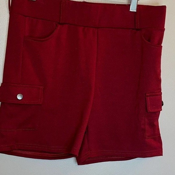 BOUTIQUE Brand -  Burgundy Pull On shorts - Size xl - Picture 1 of 4